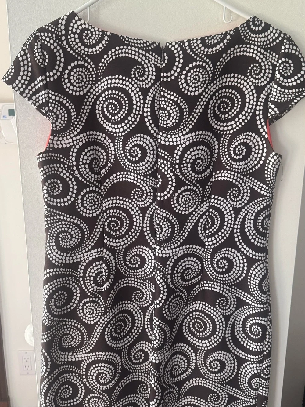 London Times Black & White Printed Dress with Coral Lining